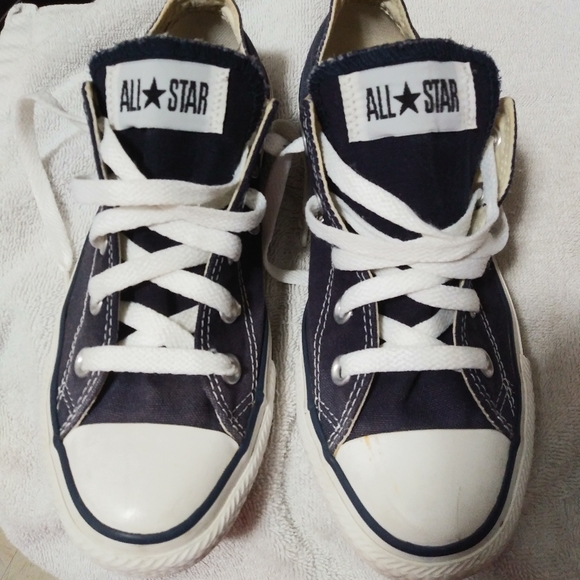 converse shoes dark blue